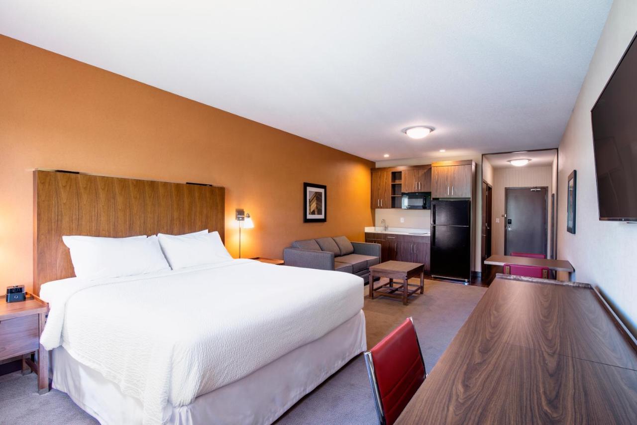 Four Points By Sheraton Grande Prairie Exterior foto